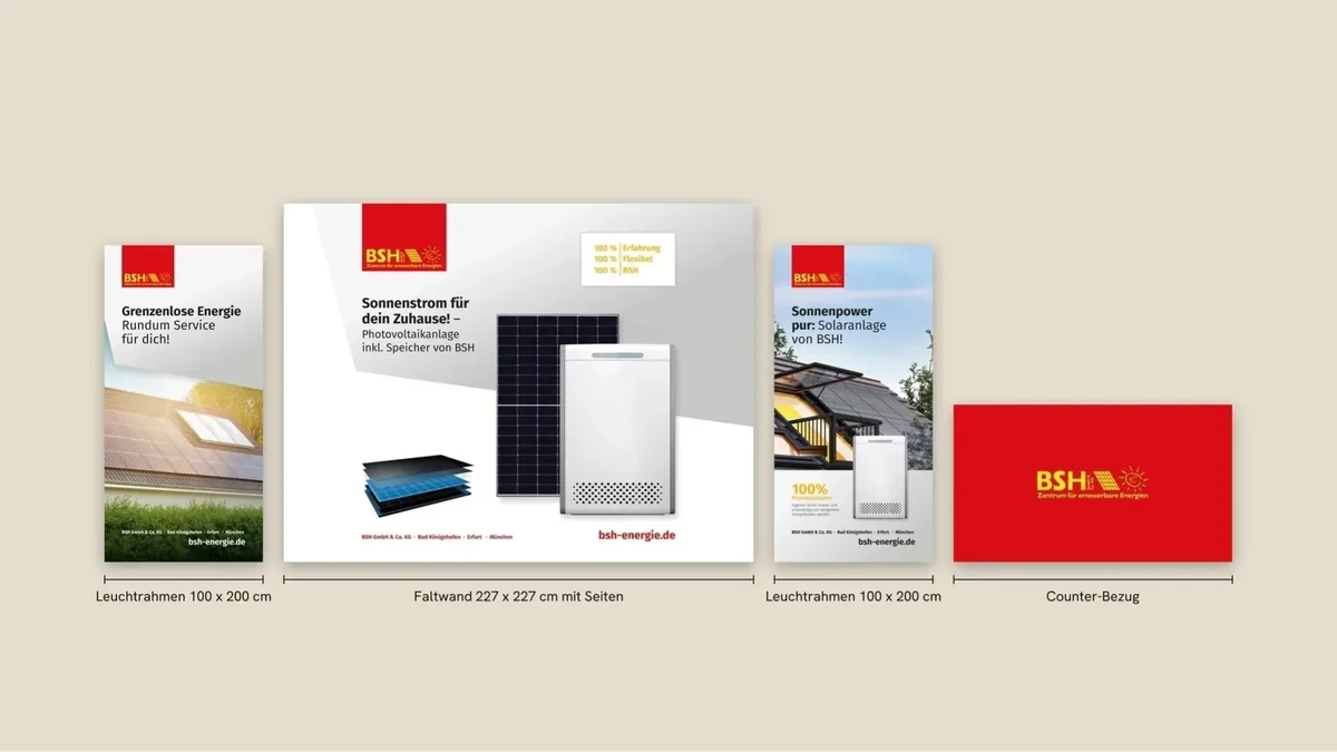 Pop-Up-Set 2023 aus den Druckdaten im Maßstab: zwei LED-Leuchtrahmen 100 x 200 cm, Faltwand 227 x 227 cm und Counter-Bezug