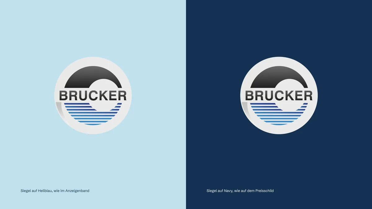 Brucker-Siegel auf Hellblau und auf Navy